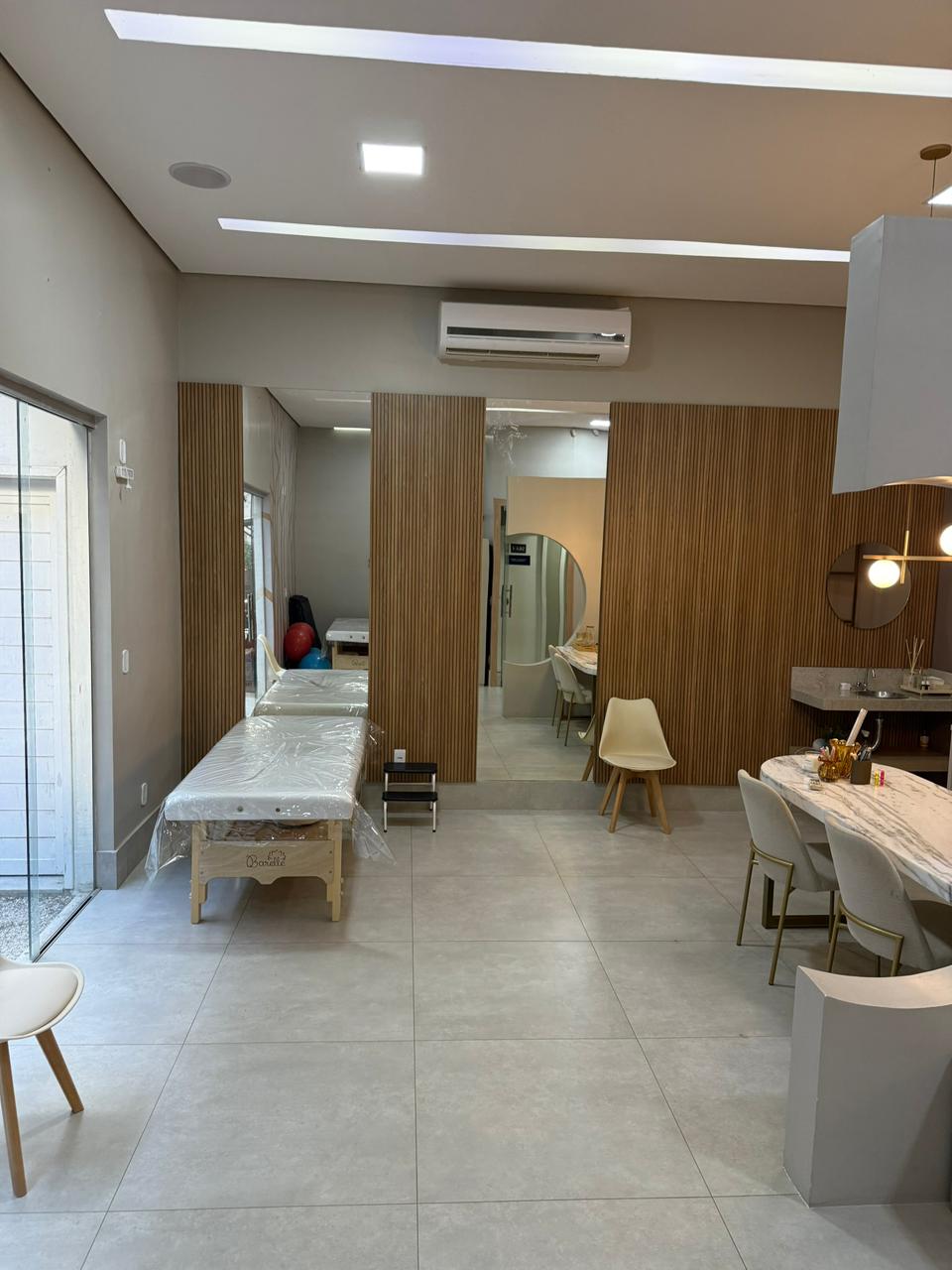 Sala de fisioterapia equipada